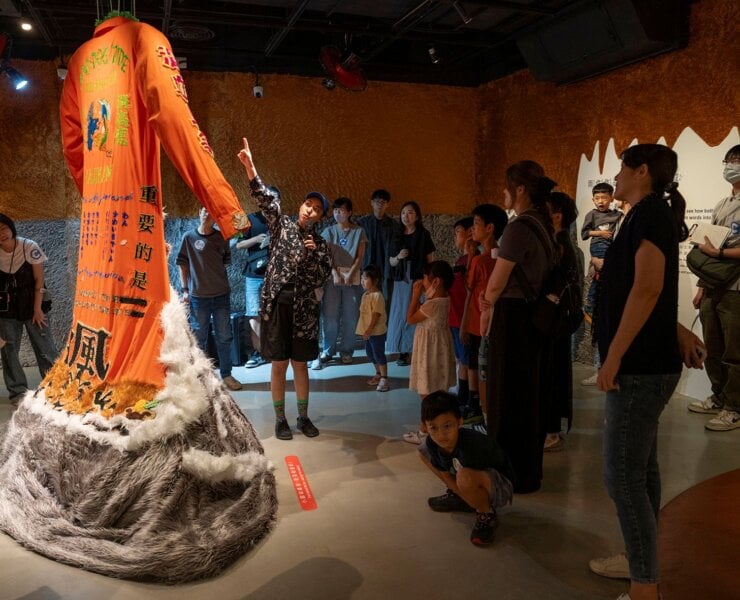 國美館兒藝基地《文字跑進作品裡了！》開展 跨國新作與館藏對話，帶大小朋友探索作品中文字的秘密