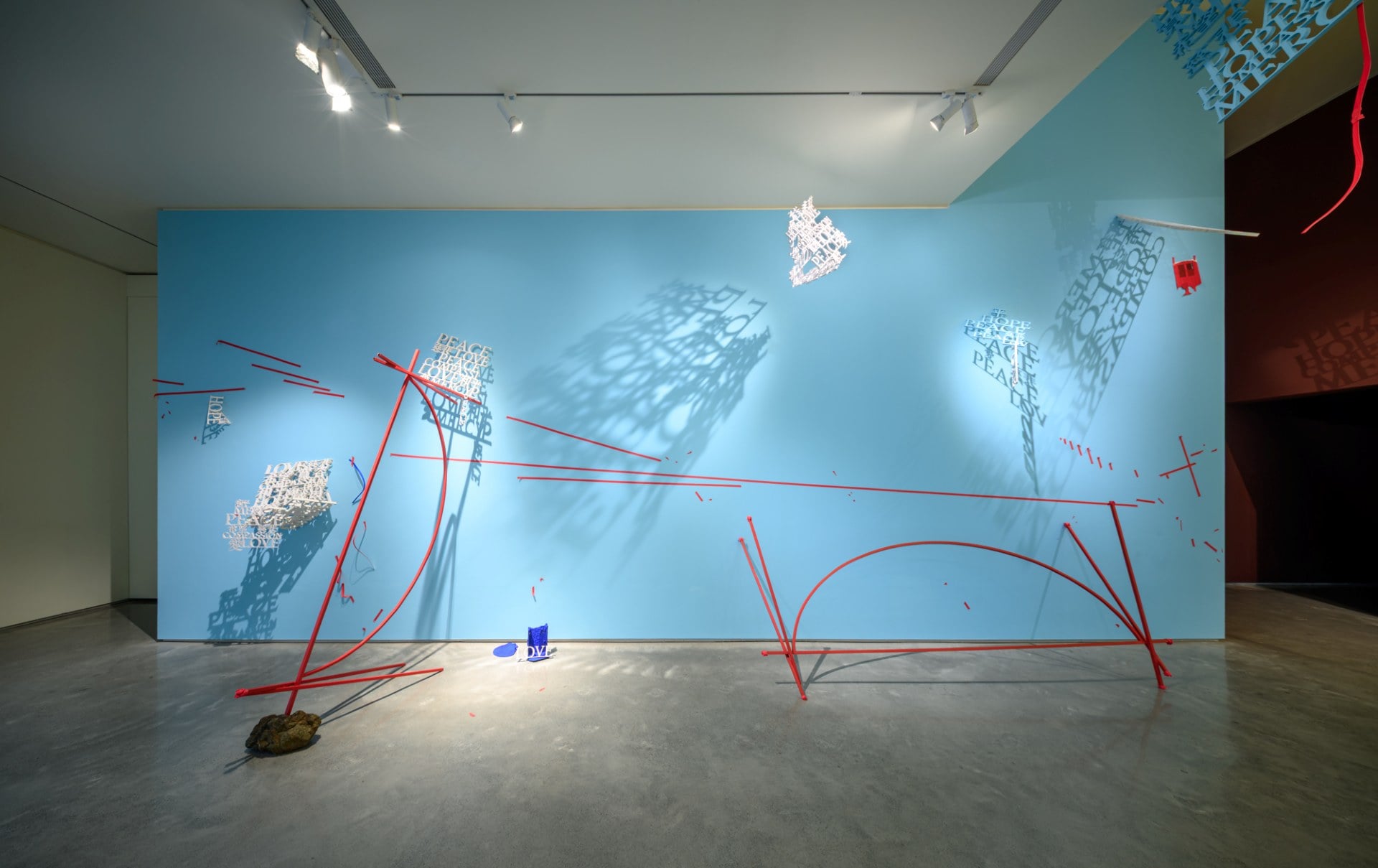 江賢二，《畫布之外 26》，複合媒材，尺寸依場地而定，2026。© 江賢二藝術文化基金會