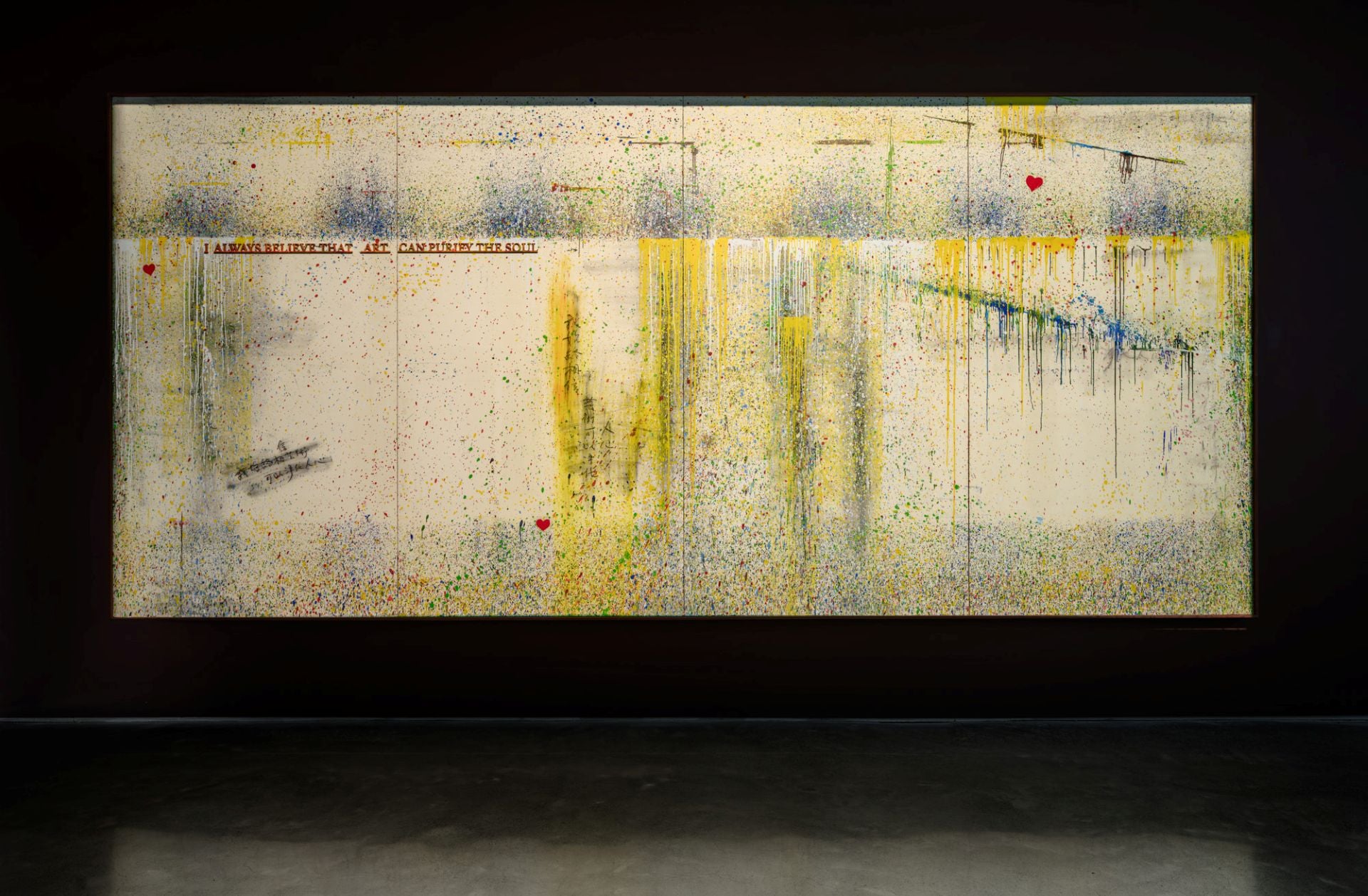 江賢二，《藝術可以淨化人心 26-01》，油彩、原畫室木作牆面，250 × 550 × 8 cm，2026 © 江賢二藝術文化基金會