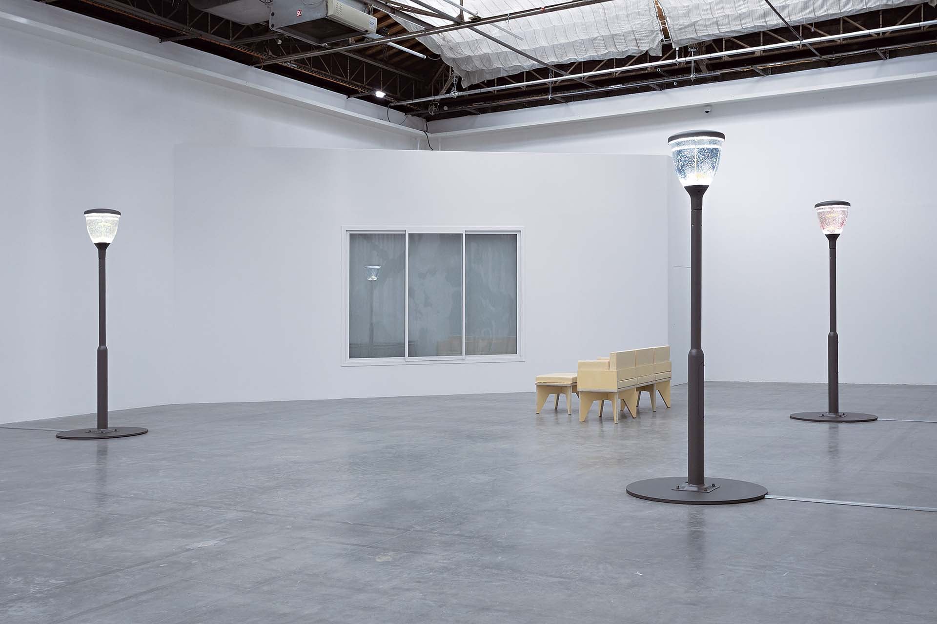 伯努瓦．皮耶隆於東京宮的個展「陰影指甲油」（Vernis à Ombres，2026）展覽現場。（Courtesy of the Gallery Saltana [Paris]，攝影／Laurent Edeline）