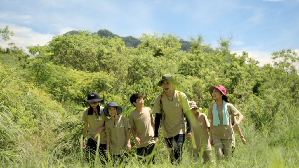 「這群人」石頭化身溫柔團長!三寶爸陪伴6位小腳丫闖深山