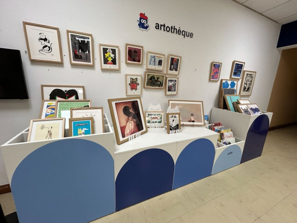 可免費借畫回家掛的兒童藝術圖書館。