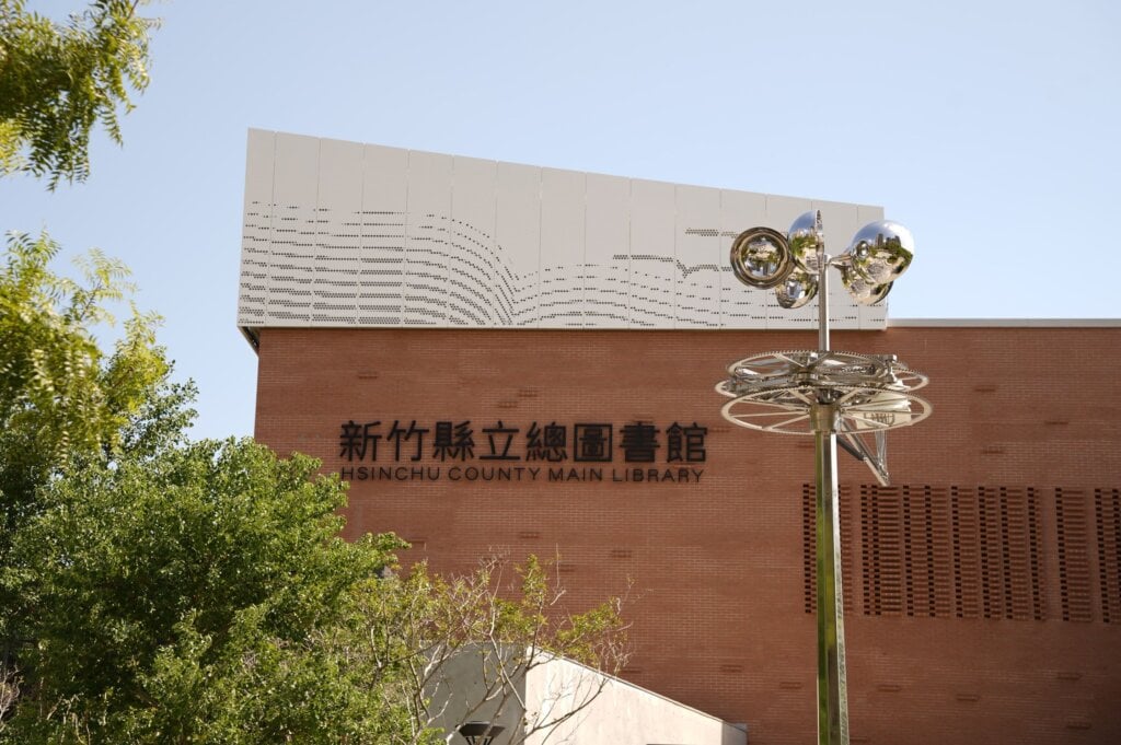 王仲堃以「風」與「光影」為主題，將無形的抽象概念，轉換為具象的感知裝置，讓民眾能有不同的感官刺激