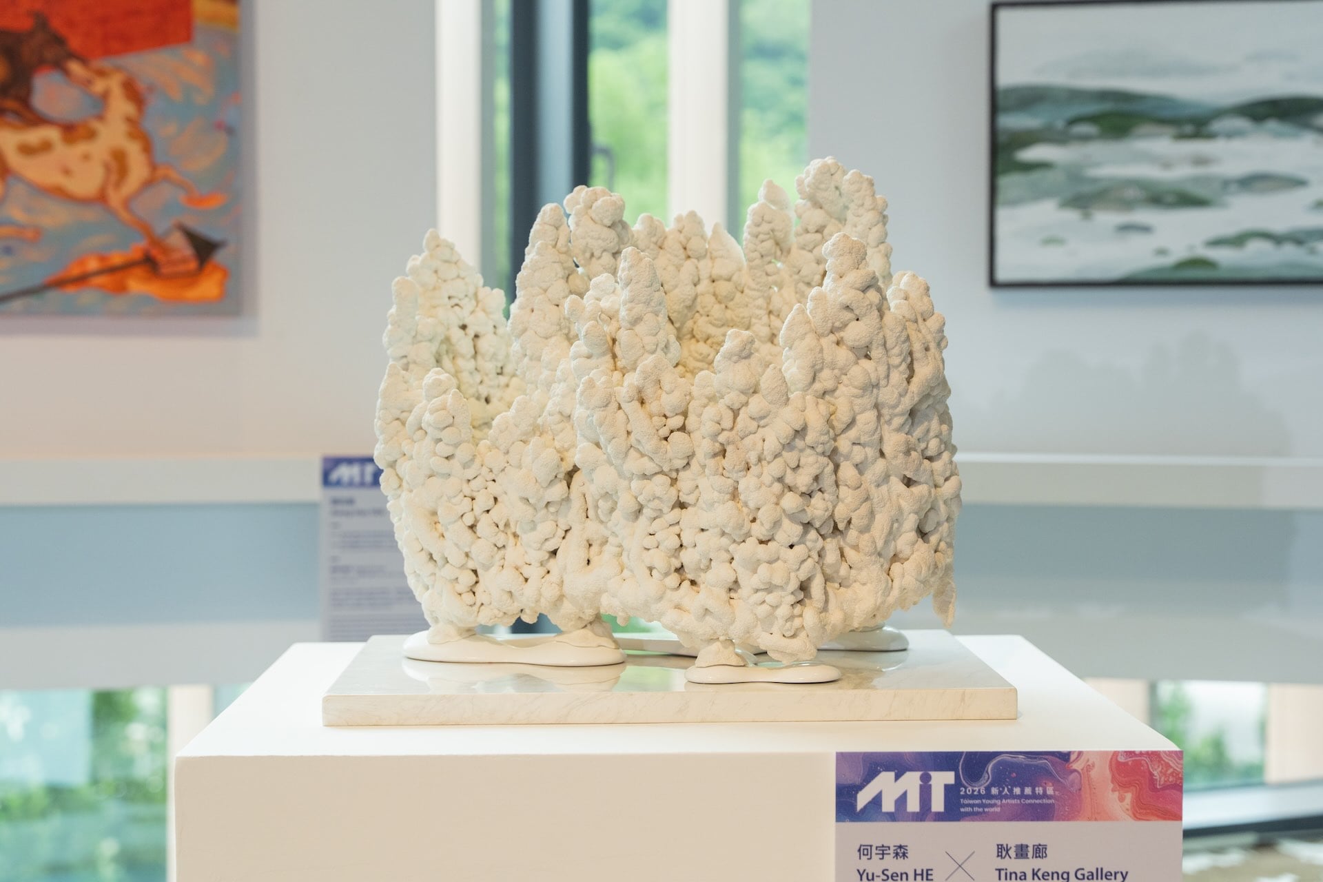 將與耿畫廊合作的藝術家何宇森作品《石膏－耶穌》。（文化部提供）