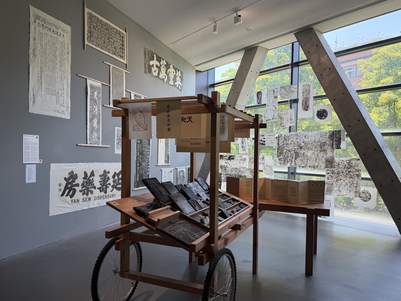「土地與水TANAHAIR：從馬來西亞出發探訪亞洲性」展場一隅。（攝影／章郡榕）