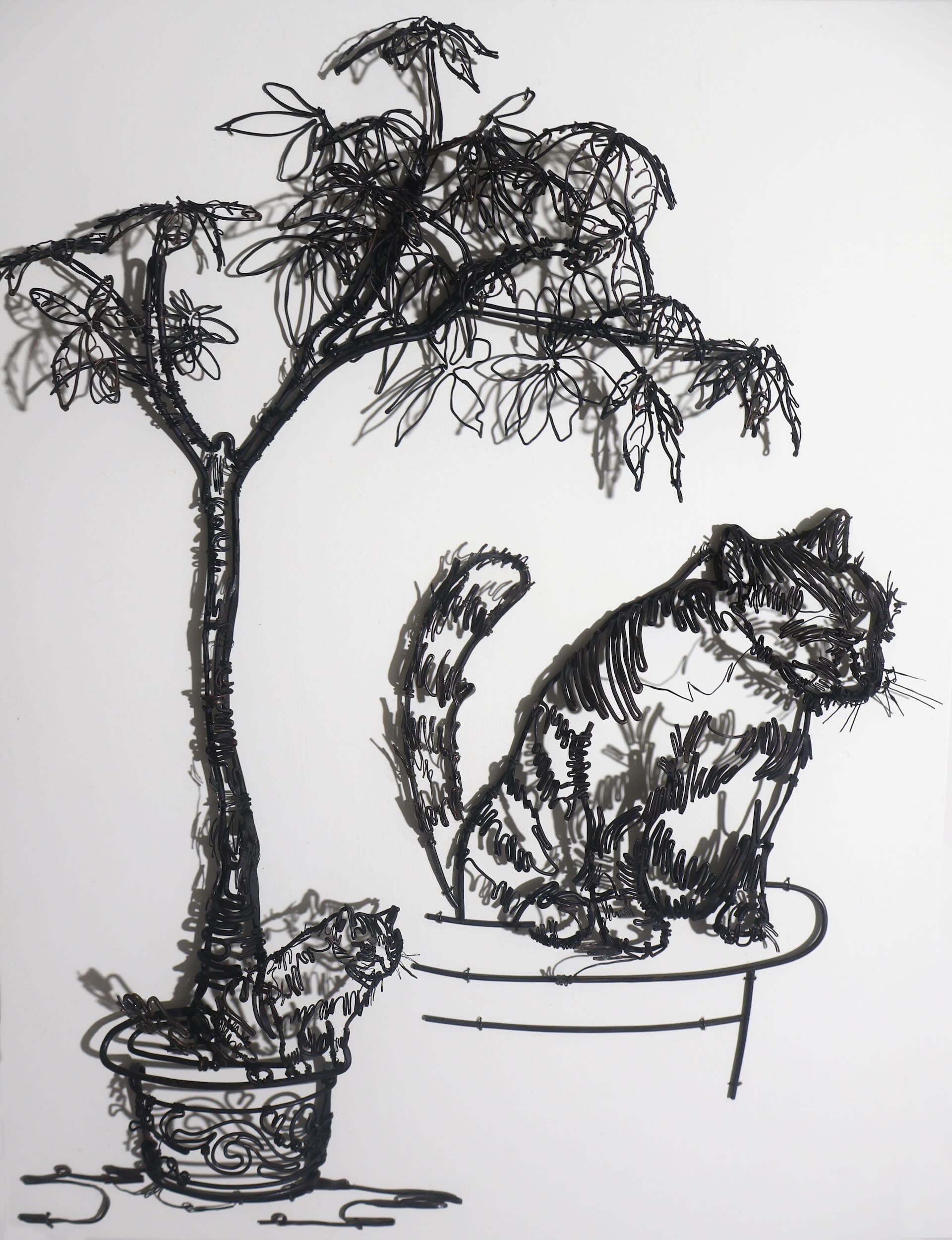 徐均育｜貓咪的舒服好位置（A Comfortable Spot for the Cat） 紅銅線、木頭 43 × 33 × 7 cm 2026 多納藝術提供