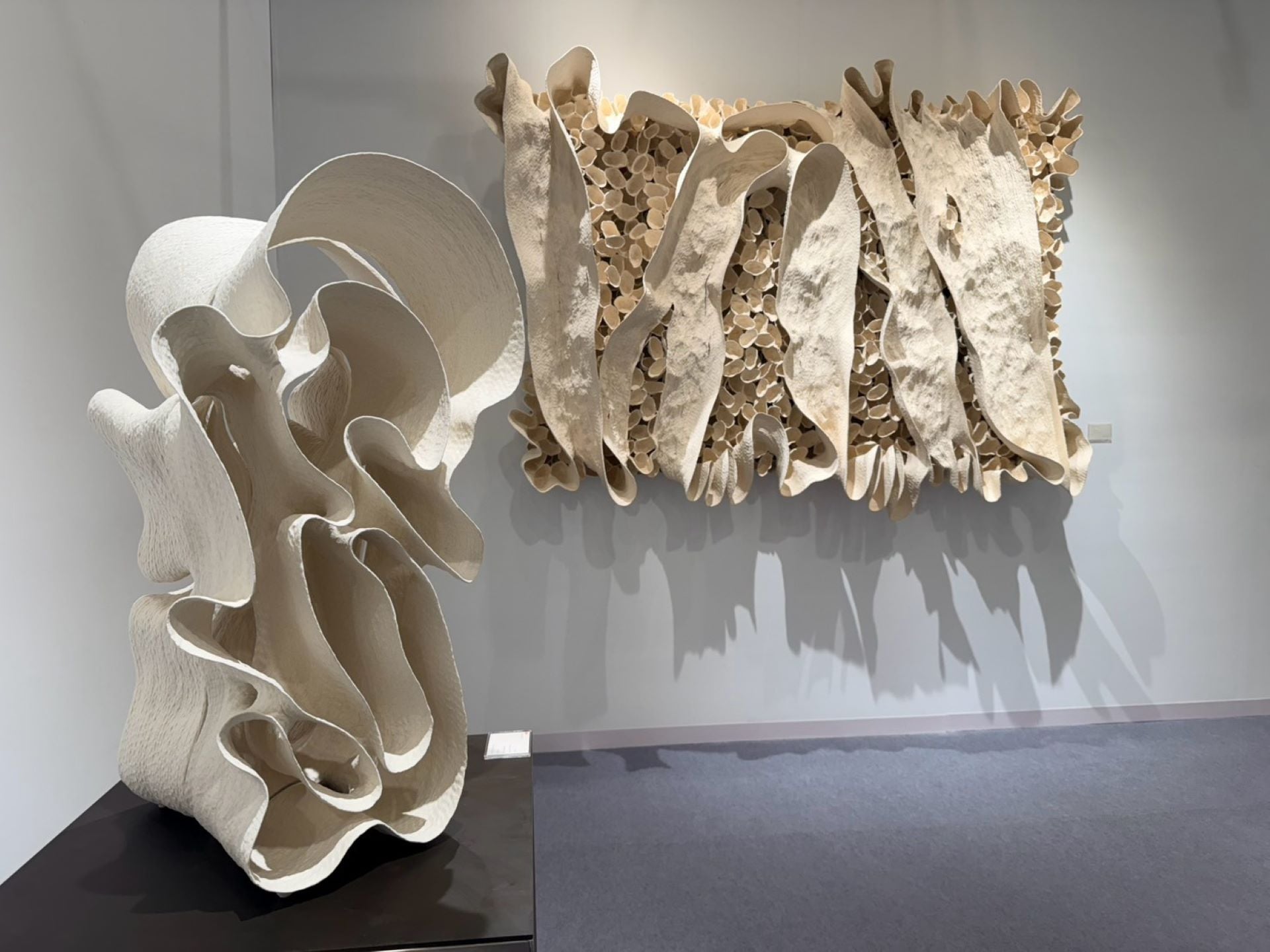 弎畫廊展位「魔毯-徐永旭個展」一景。(本刊資料室)