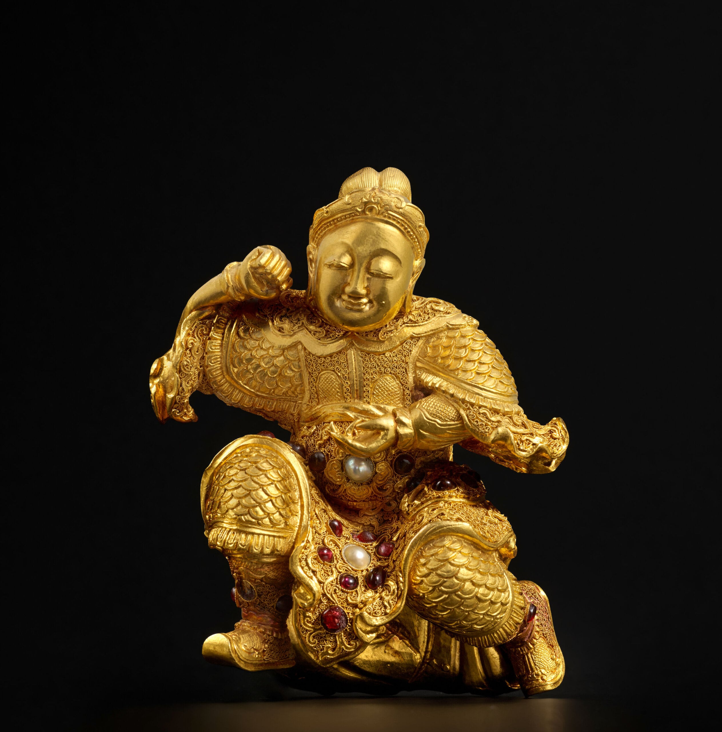 清乾隆《金嵌寶忠臣像》，高11.1公分、547公克、22kt gold，估價200萬至300萬港元，成交價307萬8000港元。圖／香港邦瀚斯。