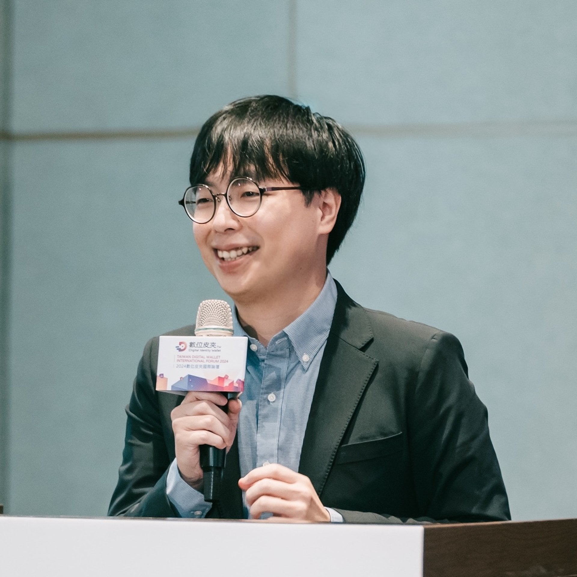 場次二講者：黃彥霖 (黃豆泥)，(哈佛大學甘迺迪學院艾倫民主興革實驗室政策訪問學人)。（新北市美術館提供）